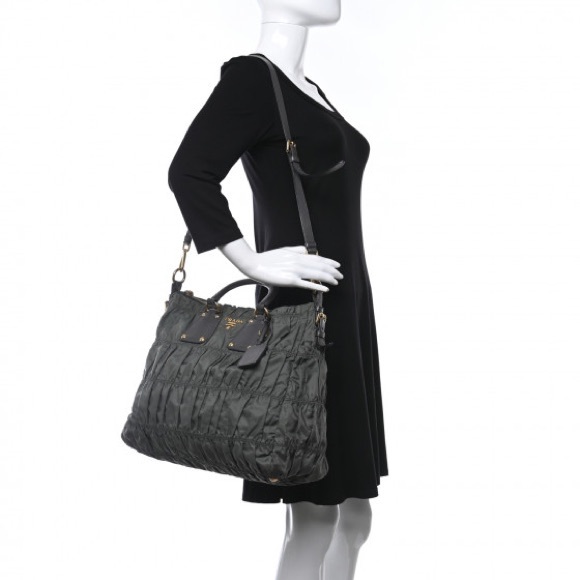 PradaTessuto Nylon Gaufre Tote Fumo - Picture 2 of 5